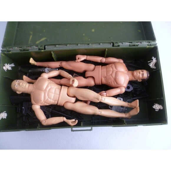 Vintage GI Joe Footlocker FULL with Soldiers and Weapons - Picture 1 of 6